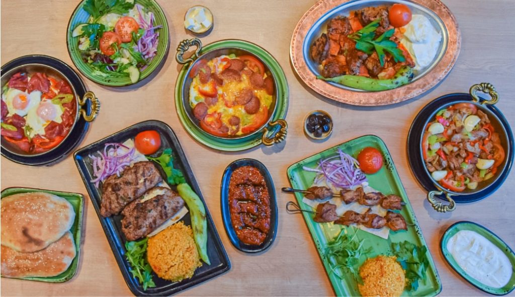 Unterschiedliche Gerichte im türkischen Restaurant in Kiel